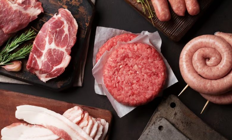 Генетические варианты связаны с повышенным риском развития колоректального рака у людей, которые едят много красного и обработанного мяса.